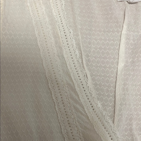 Love on a Hanger cream blouse - Picture 2 of 2